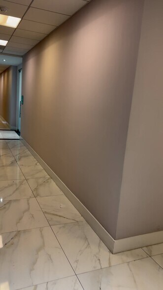 Primary Photo Of 150 SE 2nd Ave, Miami Office Residential For Lease