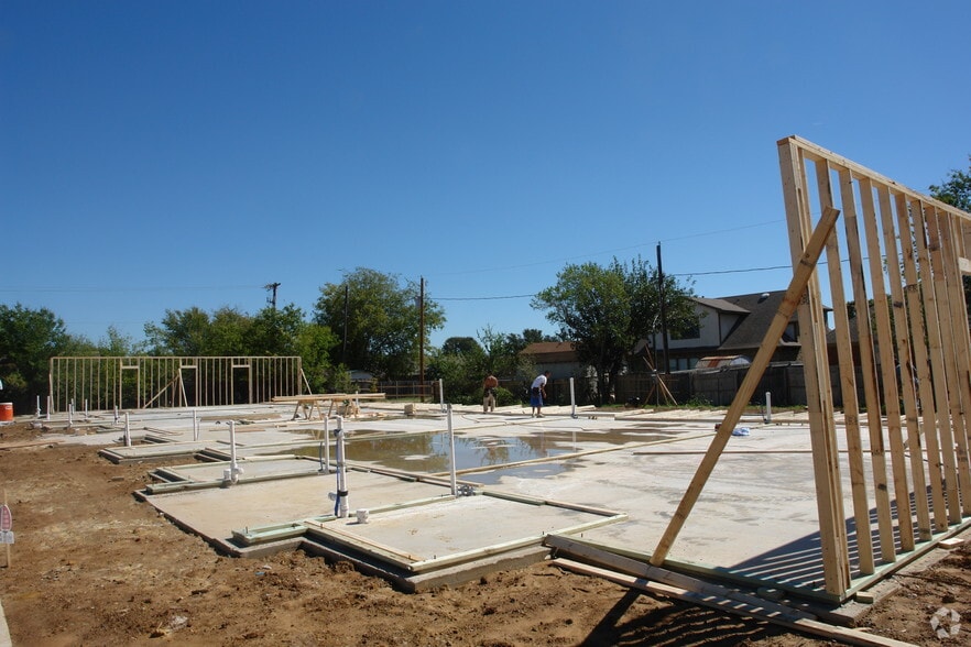 More Photos Of 4204 SW Green Oaks Blvd, Arlington Business Park For Sale