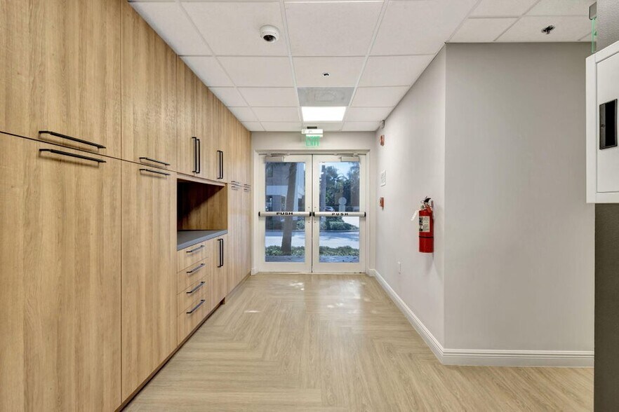 More Photos Of 402 SE 6th Ave, Delray Beach Medical For Sale