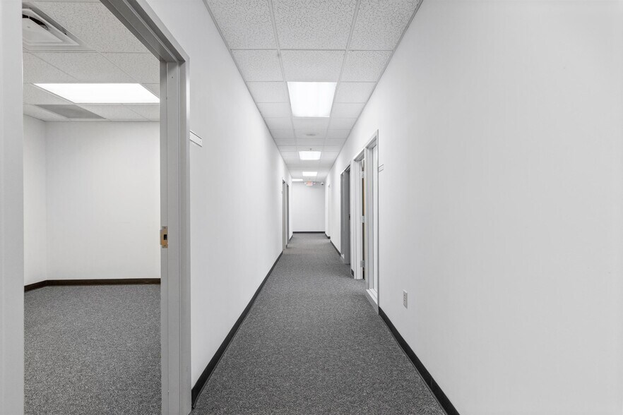More Photos Of 1832 Midpark Rd, Knoxville Flex For Lease
