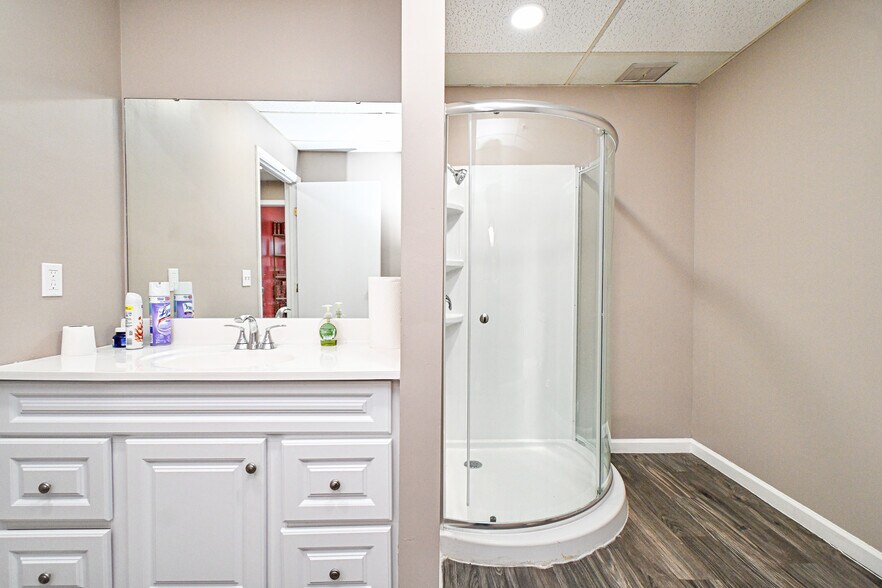 More Photos Of 8240 Clara Ave, Cincinnati Office For Sale