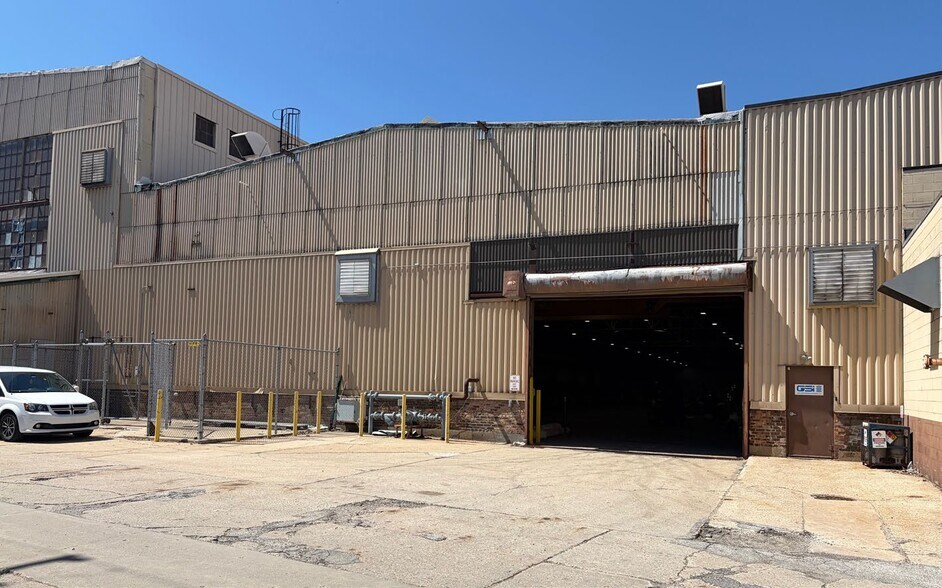 More Photos Of 6600 W Washington St, West Allis Manufacturing For Lease