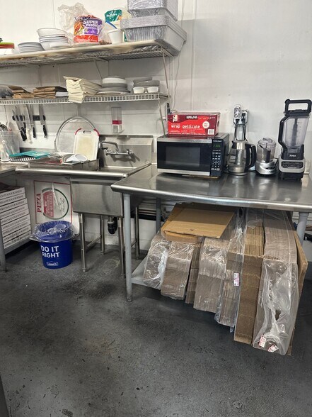 More Photos Of 8235-8239 Tampa Ave, Reseda Freestanding For Lease