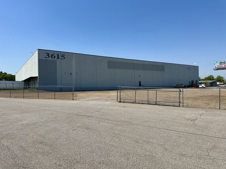Primary Photo Of 3615 Lamar Ave, Memphis Warehouse For Lease