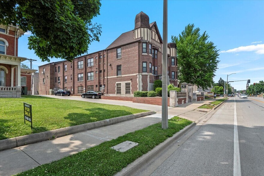 More Photos Of 615 S 2nd St, Springfield Office For Sale