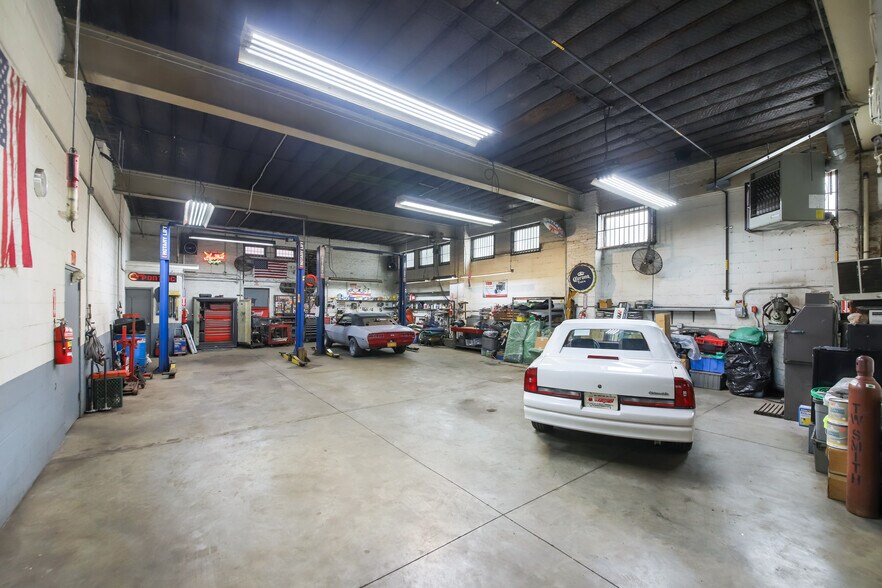 More Photos Of 1960 Richmond Ter, Staten Island Auto Repair For Lease