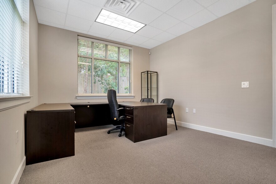 More Photos Of 2219 Sawdust Rd, The Woodlands Medical For Sale