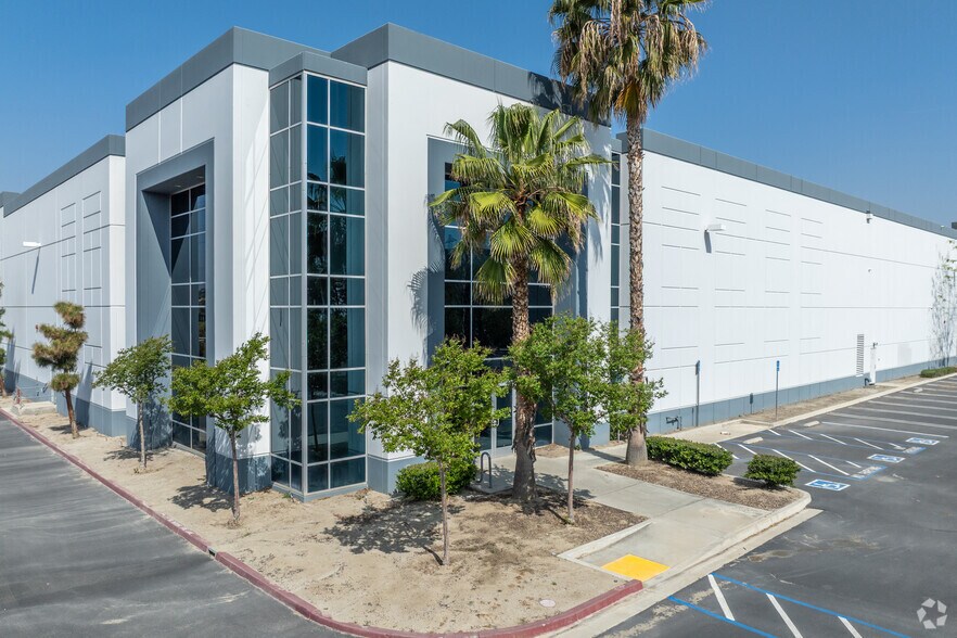 More Photos Of 2470 W Lugonia Ave, Redlands Warehouse For Lease