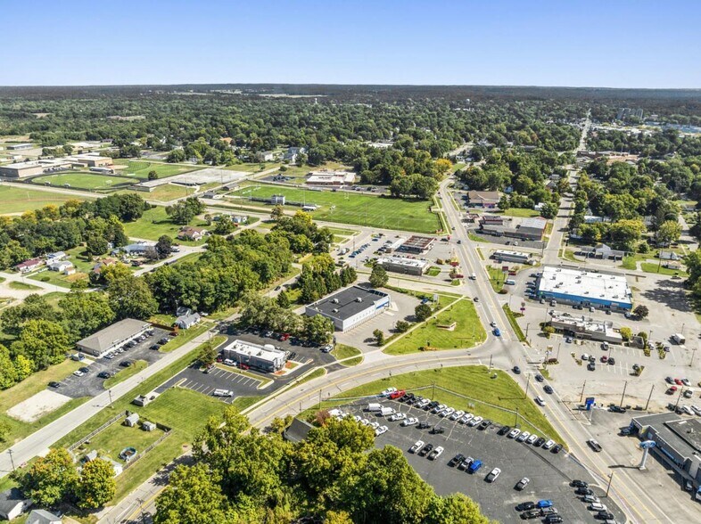 More Photos Of 102 State Rd, Dowagiac Drugstore For Lease