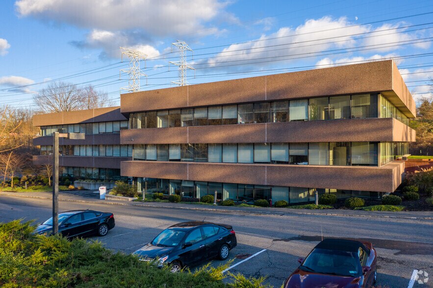 More Photos Of 22 Saw Mill River Rd, Hawthorne Office For Lease