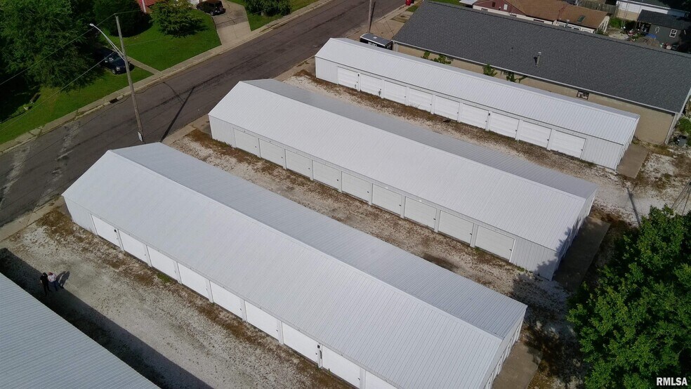 More Photos Of 421 E Moneta Ave, Peoria Heights Self Storage For Sale