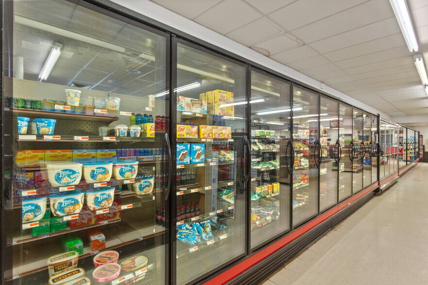 More Photos Of 101 E Commercial St, Miami General Retail For Sale