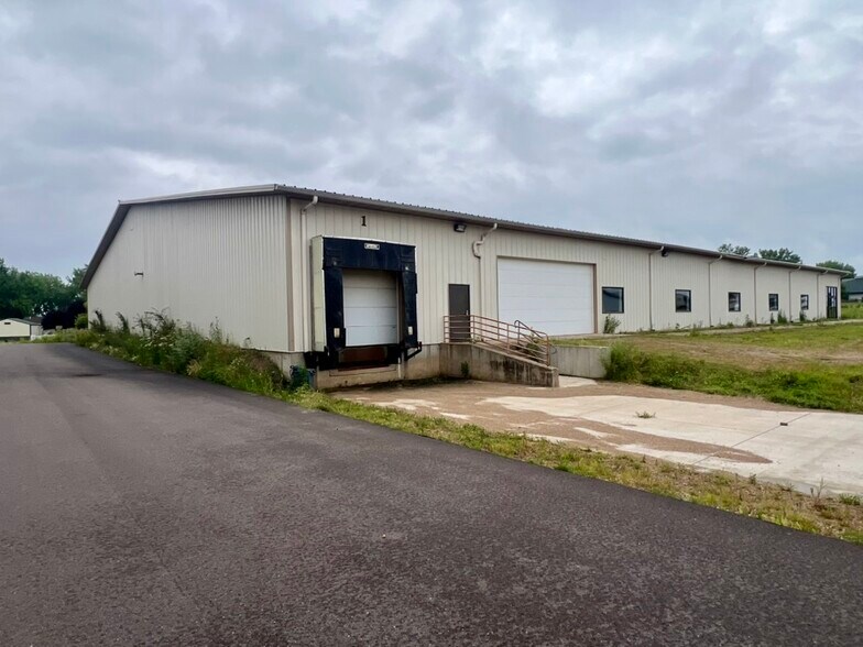 More Photos Of 1925 N Redding Ave, Windom Industrial For Lease