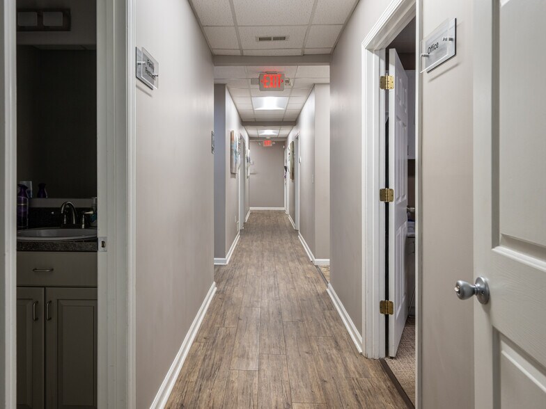 More Photos Of 1998 Hendersonville Rd, Asheville Medical For Sale