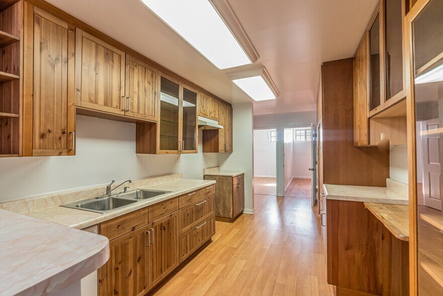 More Photos Of 1885-1899 W Jefferson Blvd, Los Angeles Apartments For Sale