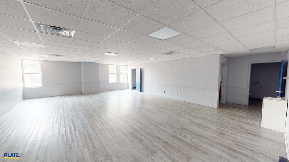 More Photos Of 5500 Market St, Youngstown Office For Sale