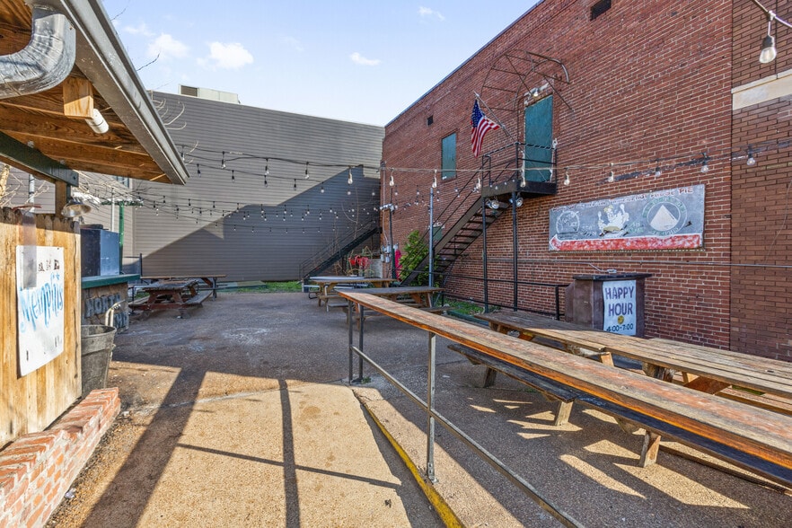 More Photos Of 346 N Main St, Memphis Restaurant For Sale