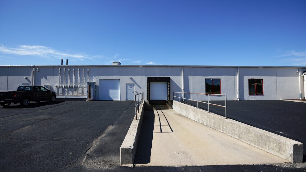 More Photos Of 9401 S Innovation Dr, Daleville Showroom For Lease