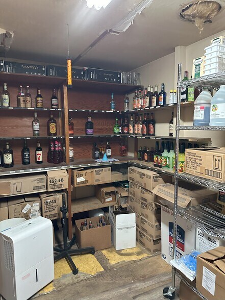 More Photos Of 418 1st St, Glasgow Bar For Sale