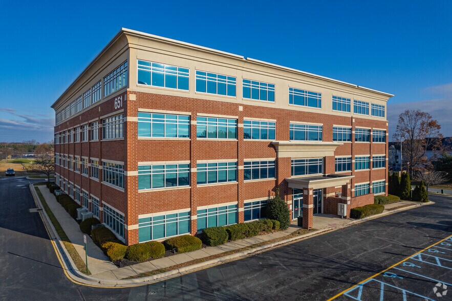 More Photos Of 651 N Broad St, Middletown Office For Lease