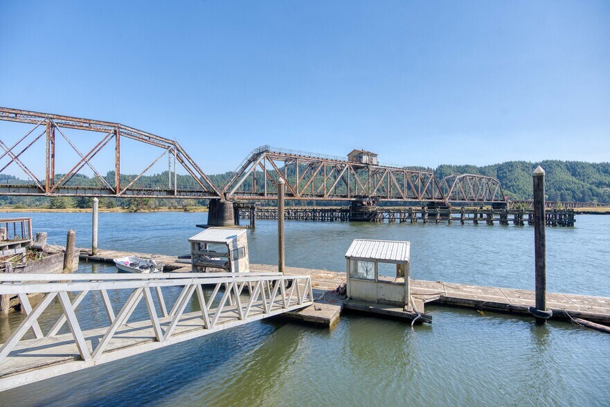 More Photos Of 6750 Or-126 Hwy, Florence Marina For Sale