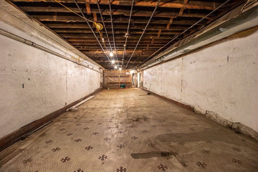 More Photos Of 6 N Saginaw St, Pontiac Storefront Retail Residential For Sale