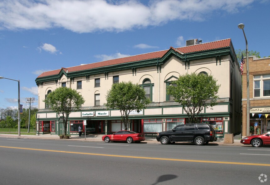 More Photos Of 987-1003 Main St, East Hartford Storefront Retail Office For Lease
