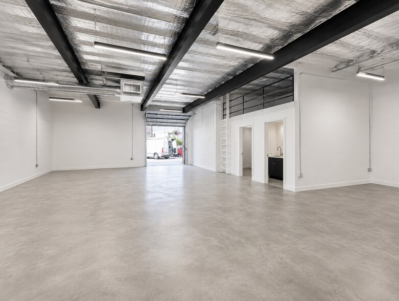 More Photos Of 2720 N Ontario St, Burbank Warehouse For Lease