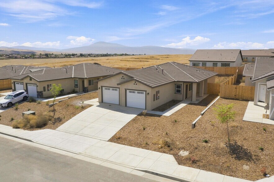 More Photos Of 9121 Prometheus Dr, Bakersfield Apartments For Sale