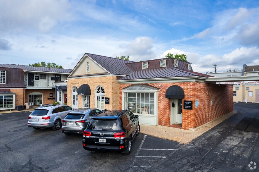 More Photos Of 1601 W 38th St, Austin Storefront For Lease