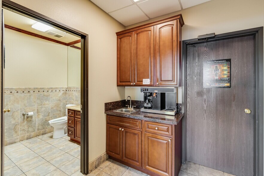 More Photos Of 14291 Commerce Dr, Garden Grove Manufacturing For Sale