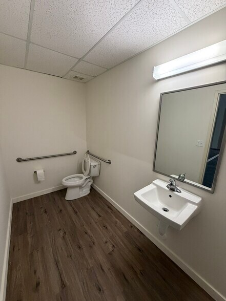 More Photos Of 1901-1939 Banks Rd, Margate Warehouse For Lease