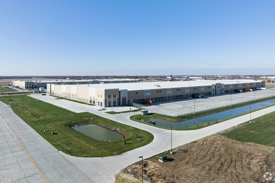 More Photos Of 1401 Tradeport Pky, Pontoon Beach Distribution For Lease