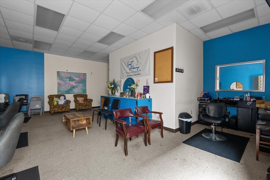 More Photos Of 907-909 S Park St, Carrollton Unknown For Lease