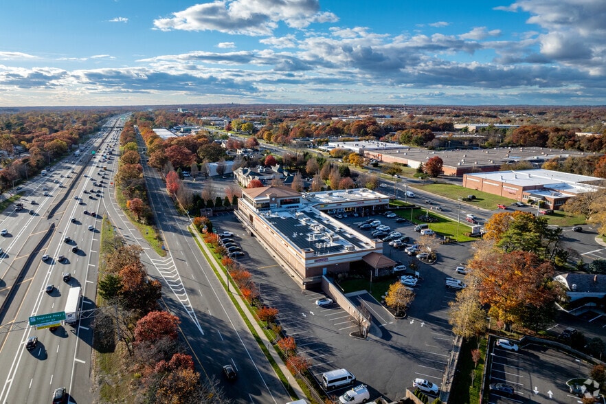 More Photos Of 694 Motor Pky, Hauppauge Freestanding For Lease