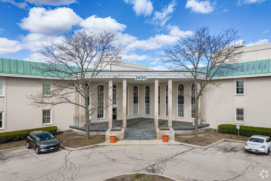 More Photos Of 2400 E Devon Ave, Des Plaines Loft Creative Space For Lease