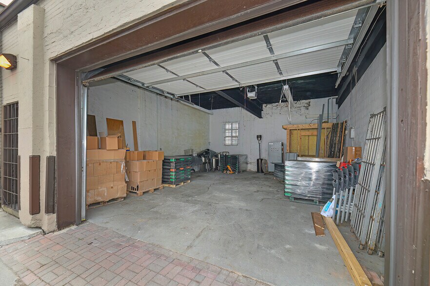 More Photos Of 30R First Ave, Toronto Light Distribution For Sale