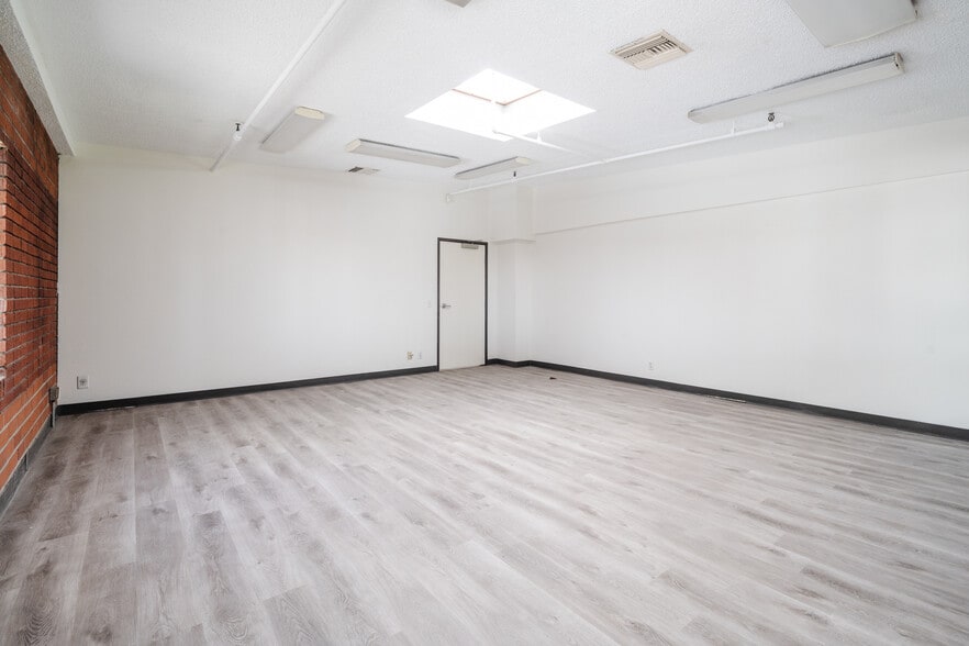 More Photos Of 8647 San Fernando Rd, Sun Valley Warehouse For Lease