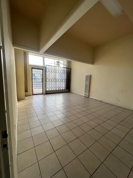 More Photos Of 727-739 W Pacific Coast Hwy, Long Beach Storefront Retail Residential For Lease