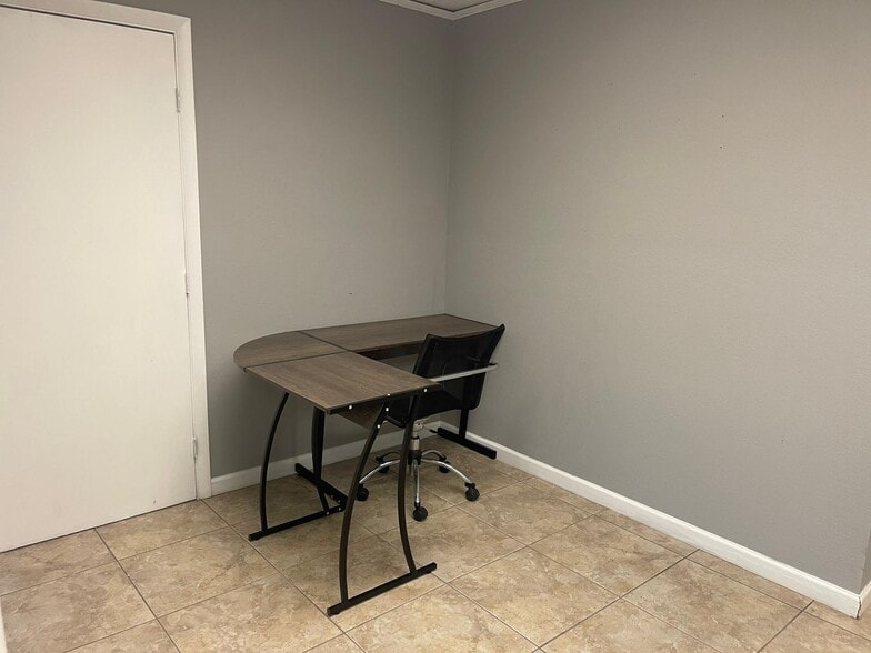 More Photos Of 2331 N State Road 7, Lauderhill Office For Lease