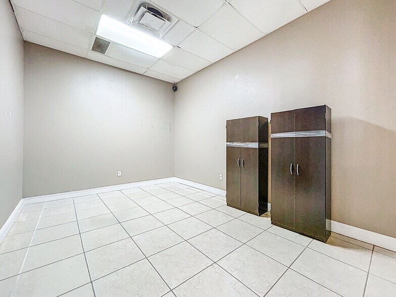 More Photos Of 112 N Mulrennan Rd, Valrico Warehouse For Sale