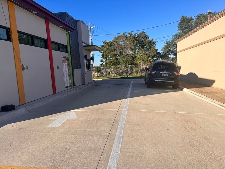 More Photos Of 2609 E 29th St, Bryan Freestanding For Sale