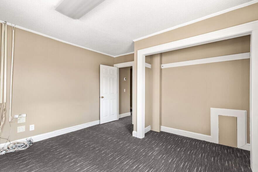 More Photos Of 302 N White St, Lancaster Office For Sale