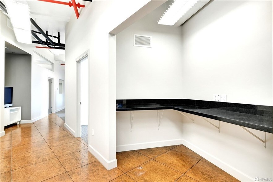 More Photos Of 4014-4020 Aurora Ave N, Seattle Apartments For Sale