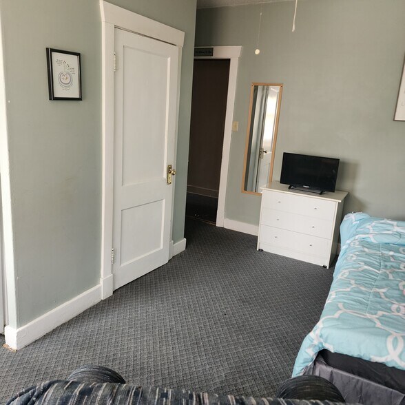 More Photos Of 401 N Spring St, Independence Apartments For Sale