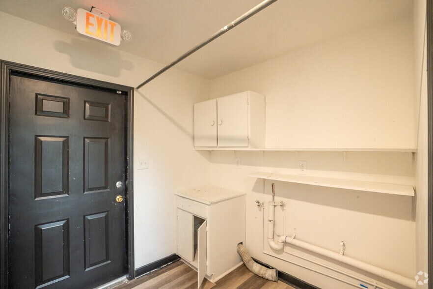 More Photos Of 1515 Huffman Rd, Center Point Unknown For Lease