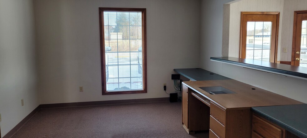 More Photos Of 1300 N Reed Station Rd, Carbondale Industrial For Sale