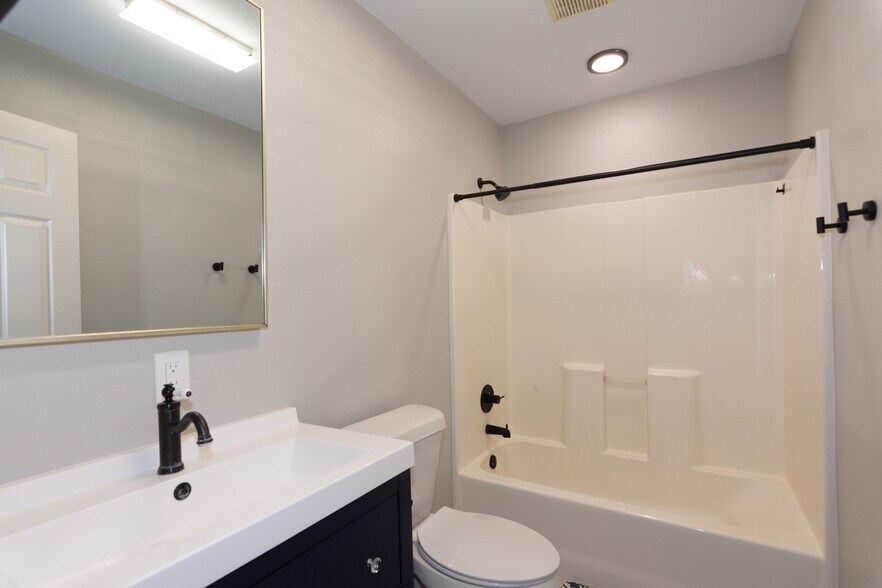 More Photos Of 114 Scofield Ave, Johnson City Apartments For Sale