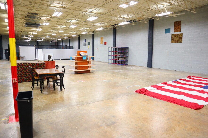 More Photos Of 1120 N Mesquite St, San Antonio Distribution For Lease