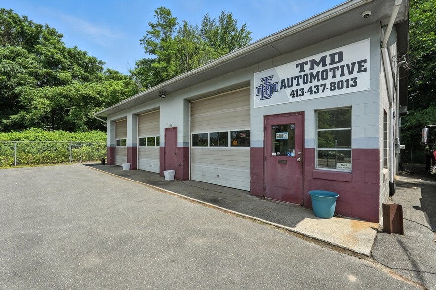 More Photos Of 25 Yelle St, Chicopee Auto Repair For Sale